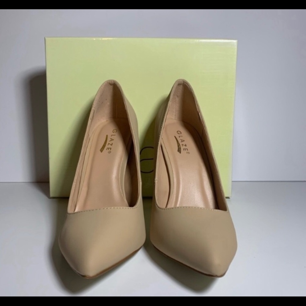 NEW Glaze matte nude heels 6